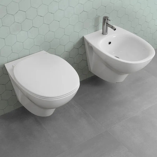 Sanitari sospesi in ceramica senza brida con sedile ammortizzato SoftClose